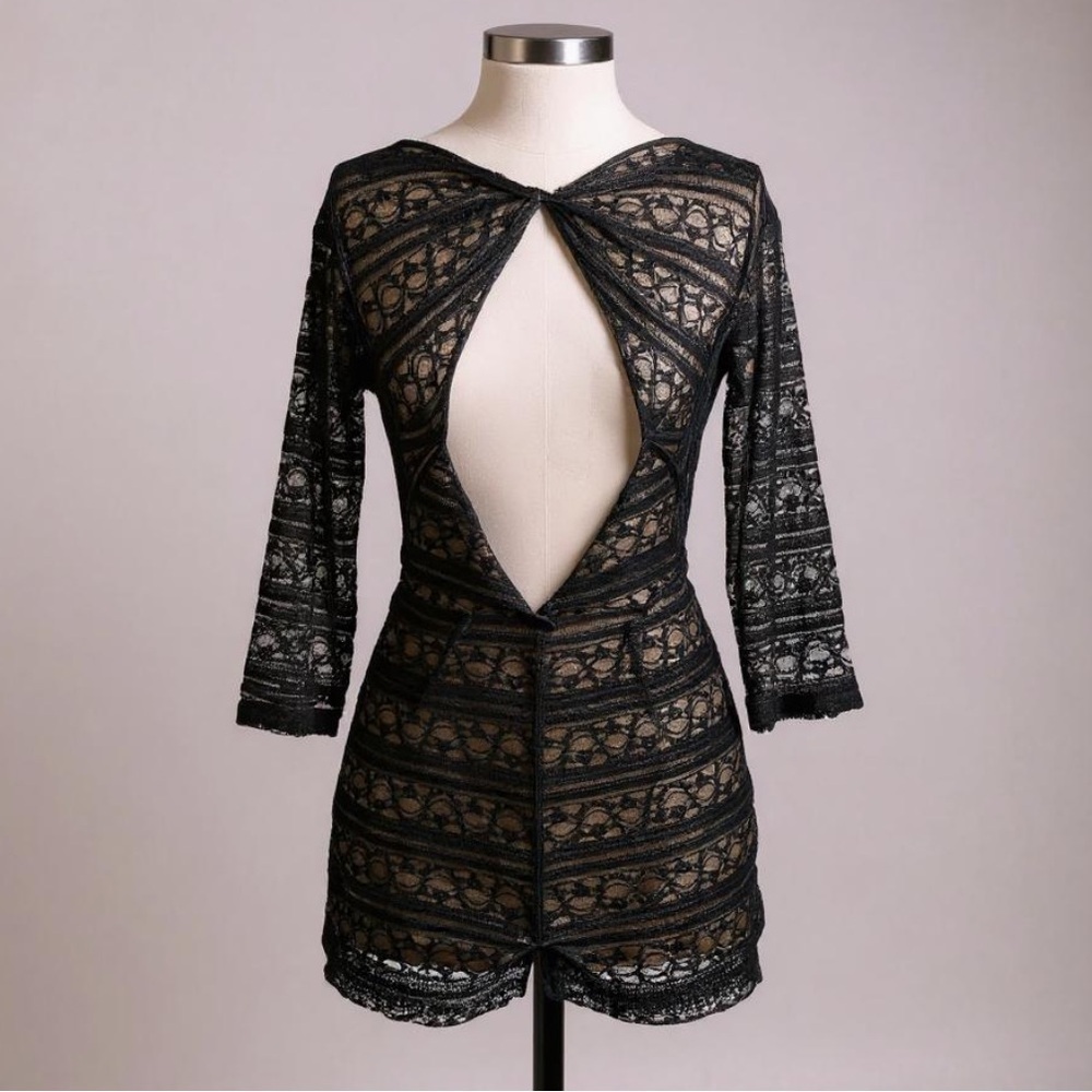 Aakaa 3/4 sleeve Lace Romper | SIZE S - Picture 2 of 4
